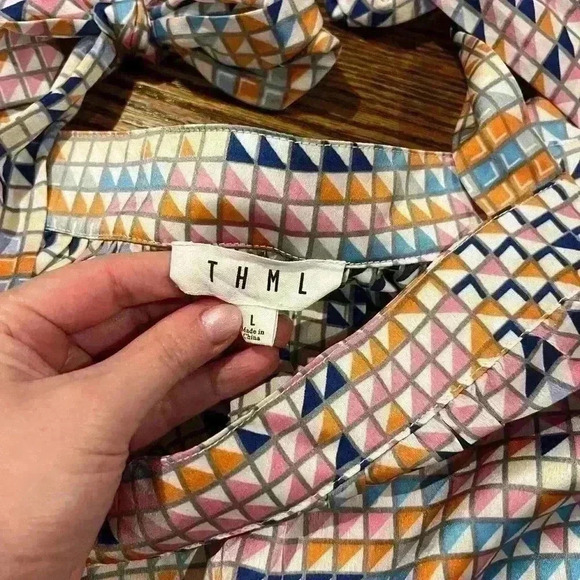 THML Geometric Print Tie Shoulder Blouse Size Large - Picture 2 of 6